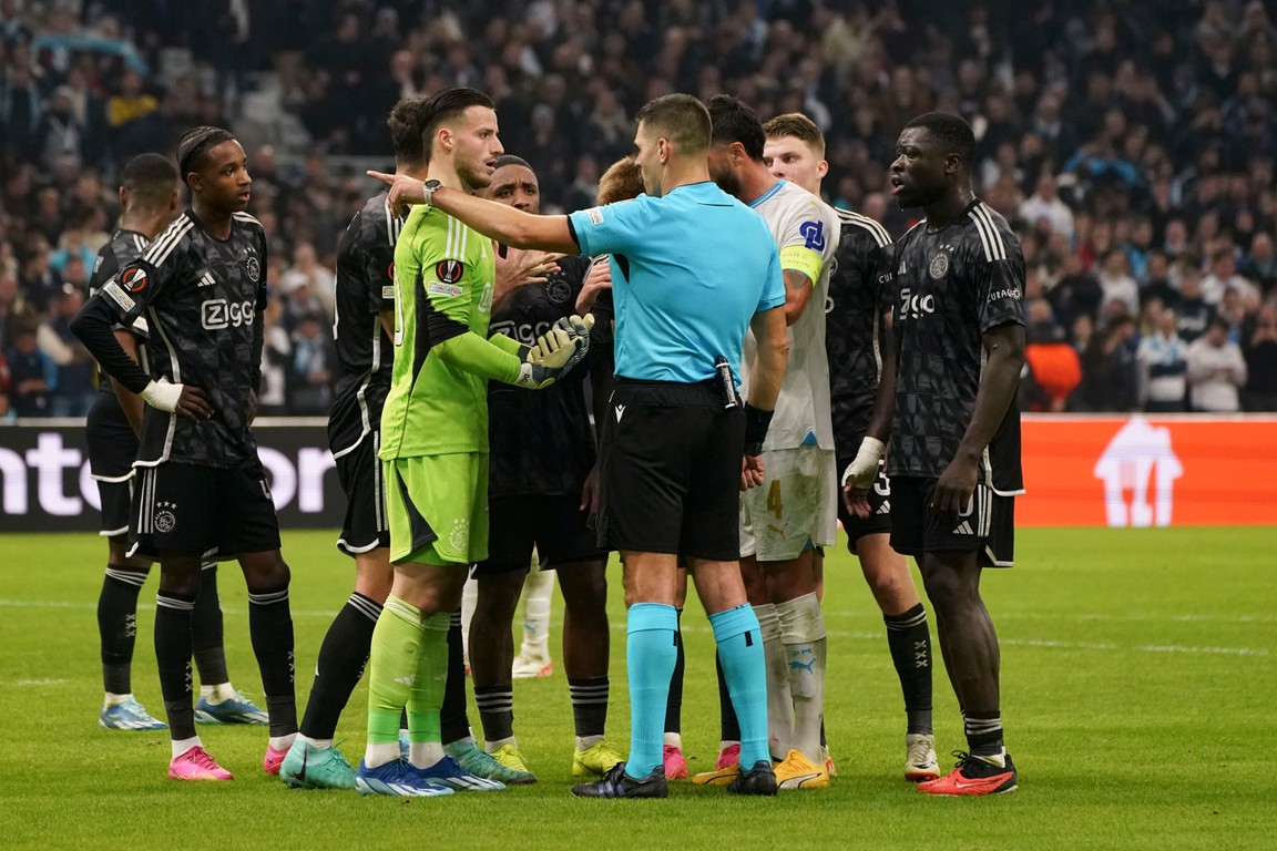 Franse pers verwondert zich over Ajax-duo na spektakelstuk
