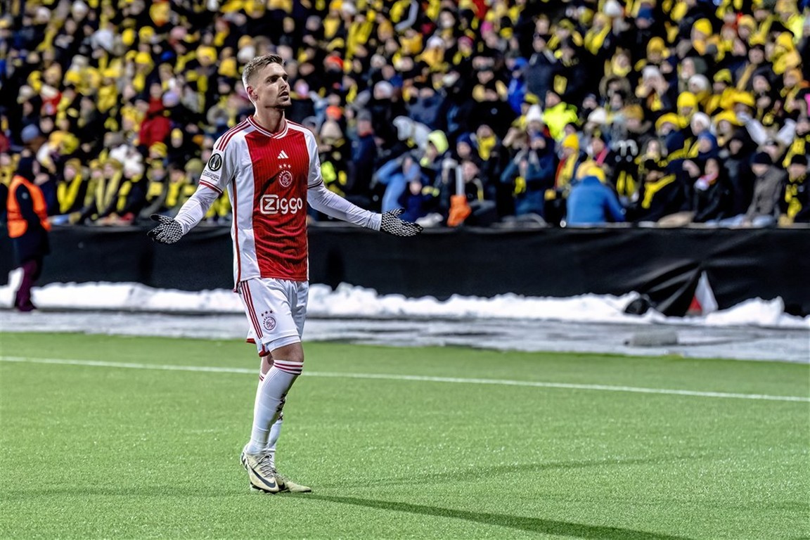 Ajax overleeft chaotisch duel in Bodø en gaat door in Conference League