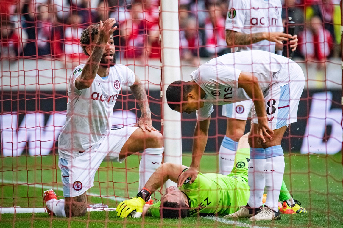 Door Lille-fans verketterde Martínez pakt opnieuw hoofdrol in penaltyreeks