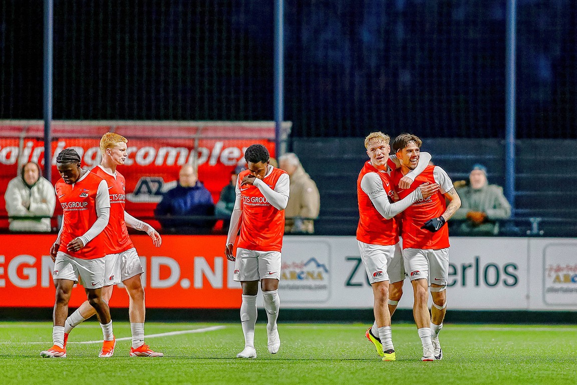 VVV verspeelt kansen op de play-offs tegen tiental Jong AZ