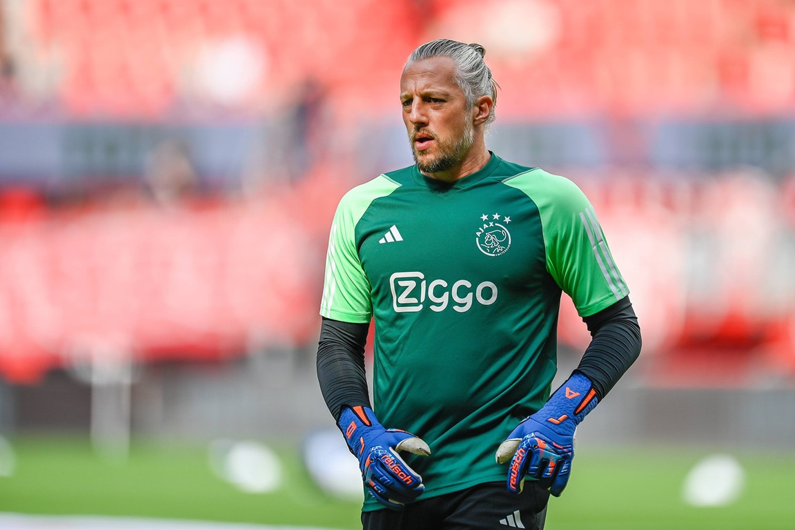 Pasveer (40) en Ajax in gesprek over nieuw contract