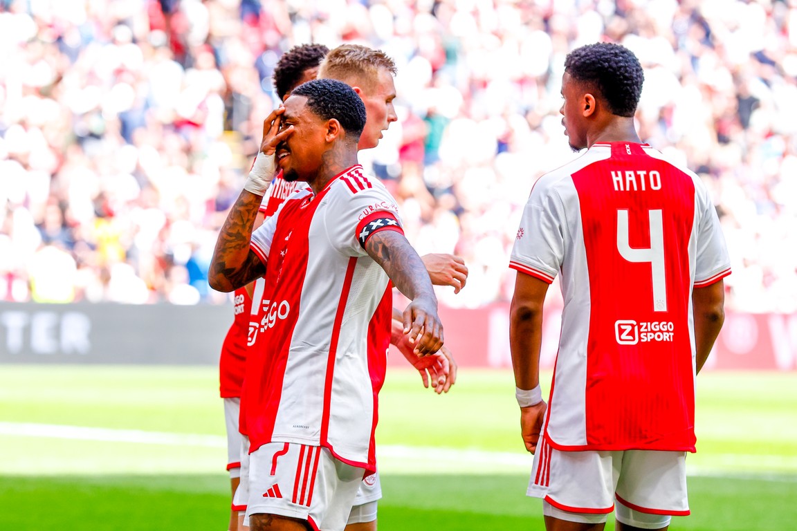 Bergwijn maakt indruk met hattrick binnen tien minuten voor Ajax
