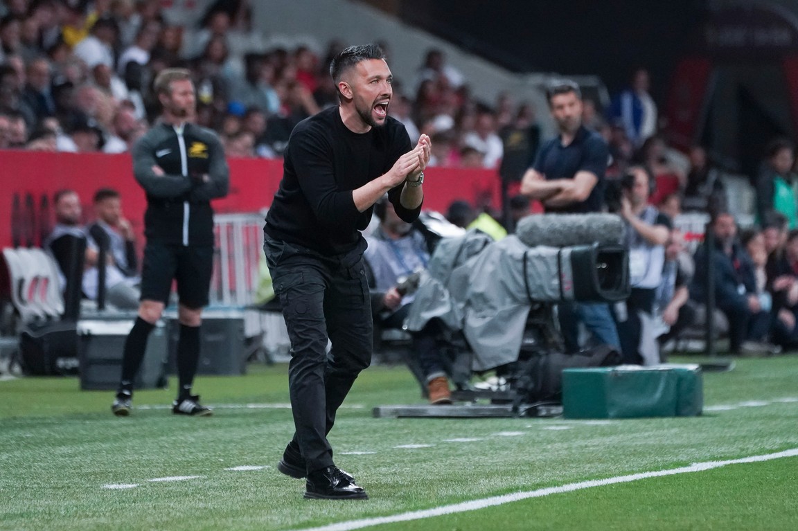 Ajax-doelwit Farioli ziet CL-kansen verdampen na verlies tegen PSG