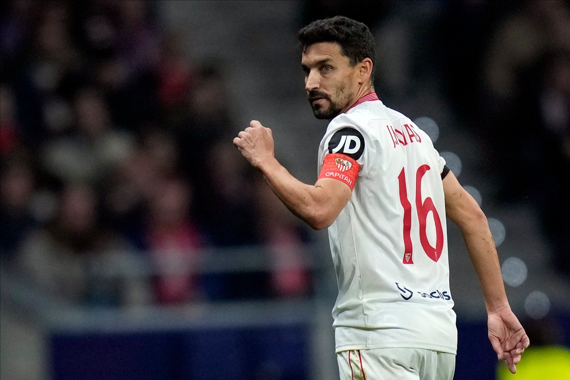 Clubicoon Jesús Navas tekent contract voor het leven bij Sevilla