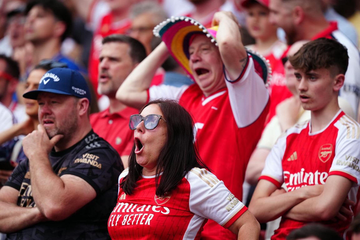 Fake news in Emirates: Arsenal-fans juichen ten onrechte voor gelijkmaker bij City