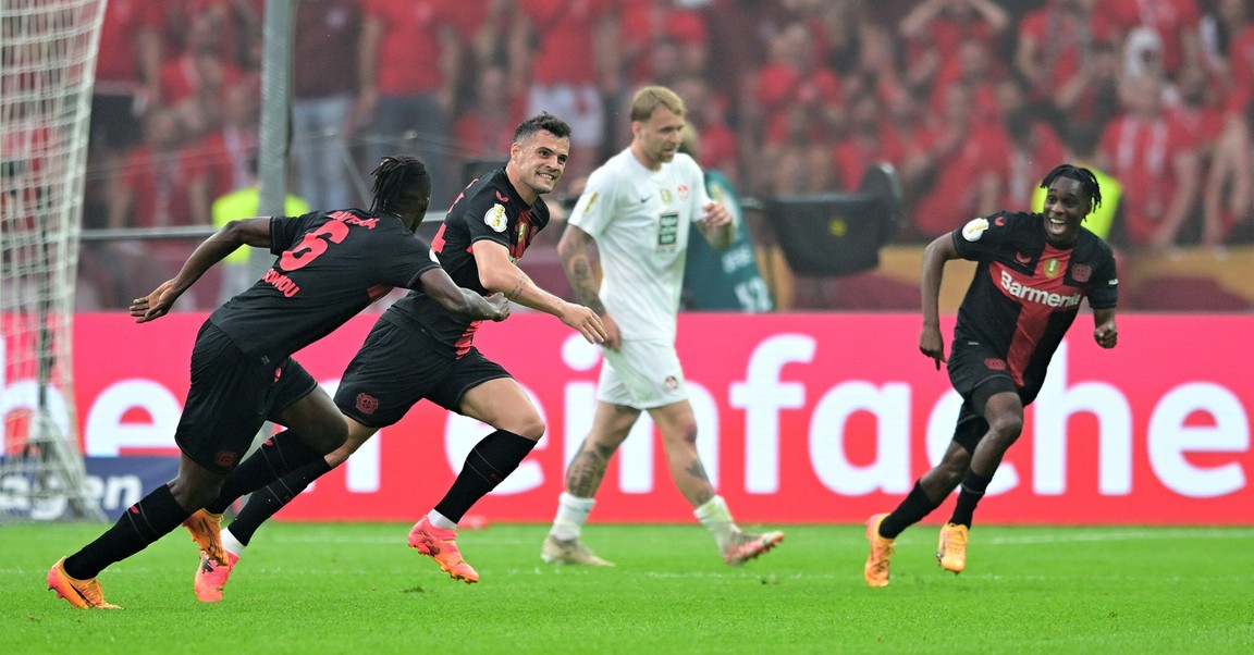 Leverkusen herpakt zich na debacle in Dublin en voltooit historische dubbel