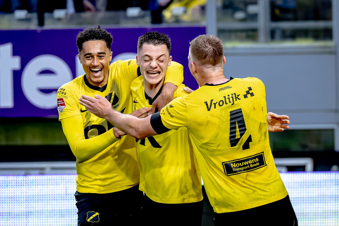 NAC neemt in kolkend Breda voorschot op Eredivisie tegen negenkoppig Excelsior