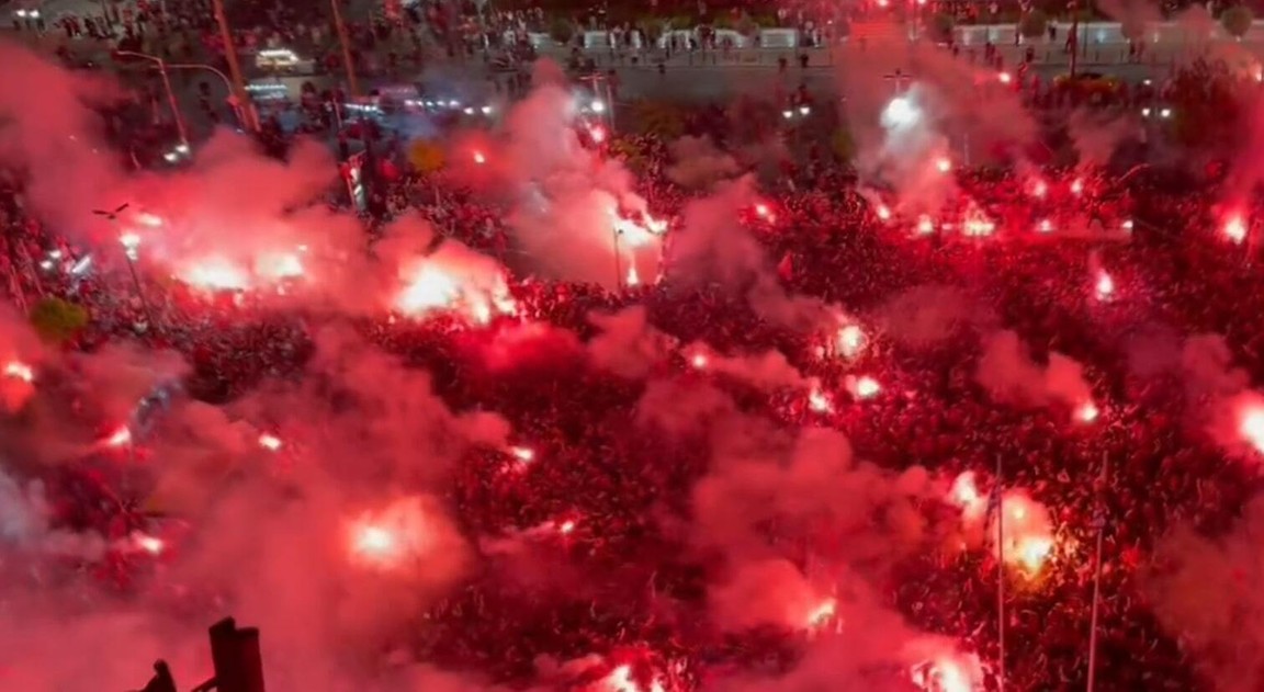 Gigantisch feest in Piraeus: 'Meer dan 100.000 fans braken de stadsmuren af'