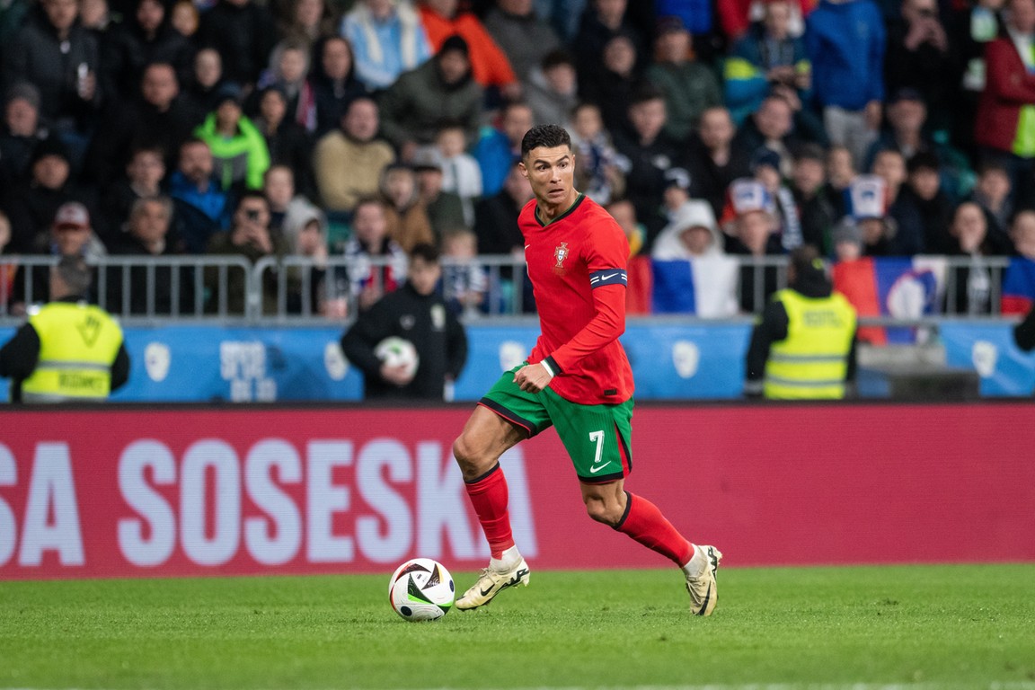 Portugal spoelt kater weg met ruime oefenzege door dubbelslag Ronaldo