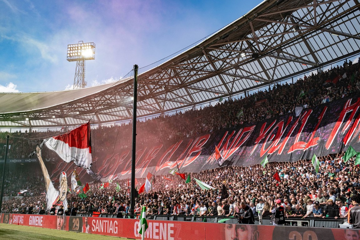 Feyenoord haalt palen en netten weg uit De Kuip