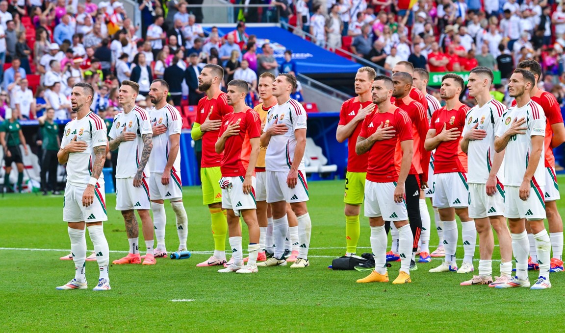 Opmerkelijk mooi: Hongaarse spelers zingen volkslied na afloop met fans