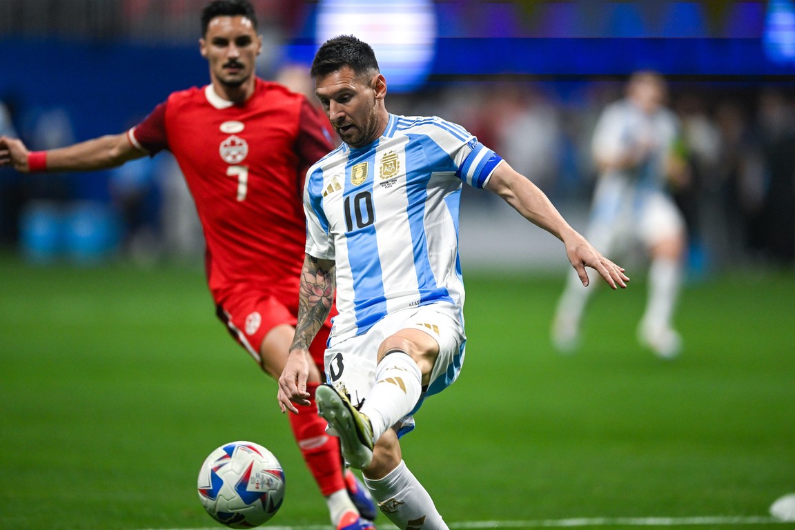 Argentinië opent Copa América met zege en Messi-record