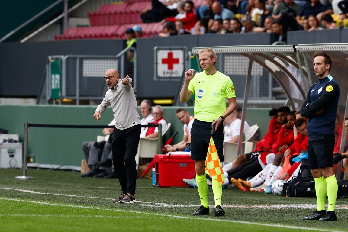 Bosz kritisch op PSV: 'Ik had er wel zeven of acht kunnen wisselen'