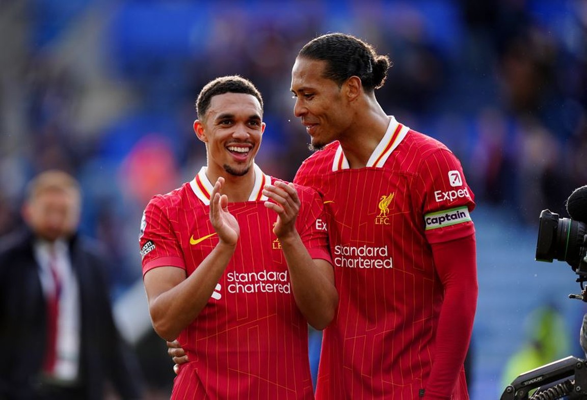 Extatische Alexander-Arnold jubelt na belangrijke goal: 'We zijn zó dichtbij'