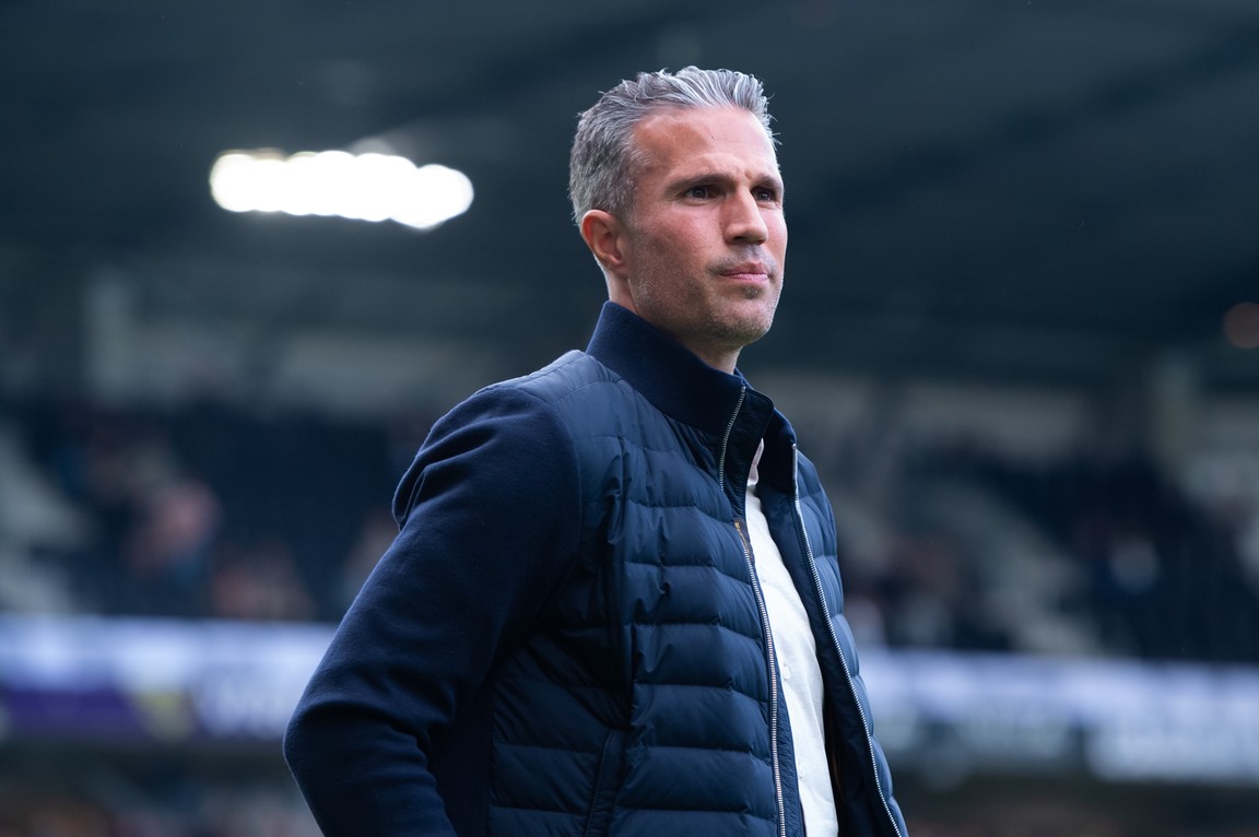 Van Persie koestert geen wrok over 'onterechte' rode kaart Read