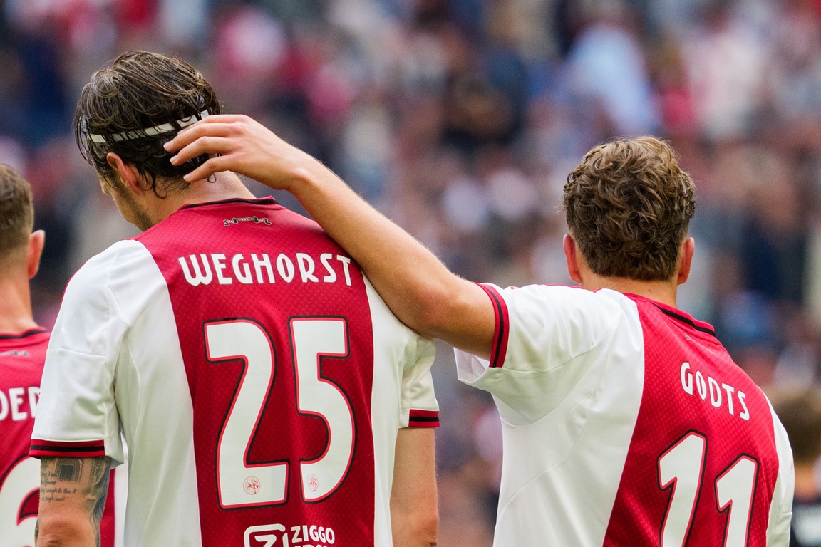 Weghorst verklaart duw aan cameraman