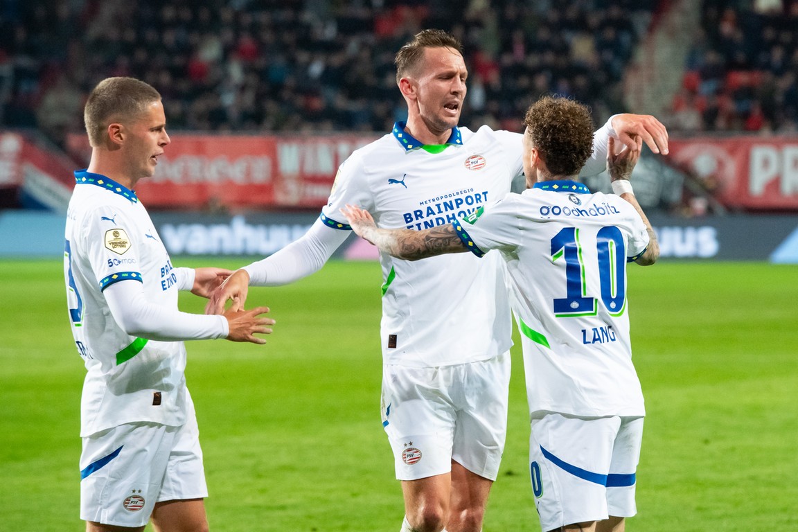 PSV hofleverancier van Elftal van het Jaar, twee spelers van Ajax en Feyenoord