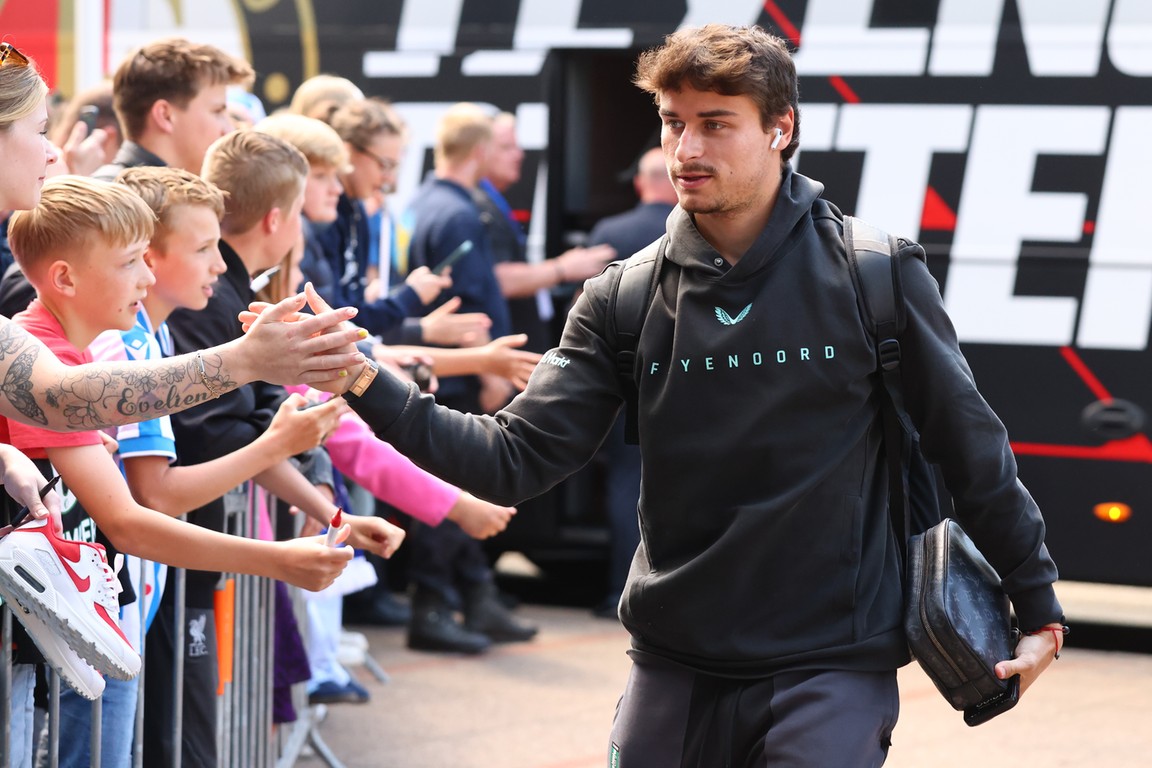 Feyenoord na de Hartman-deal: Hugo Bueno of Román Vega?
