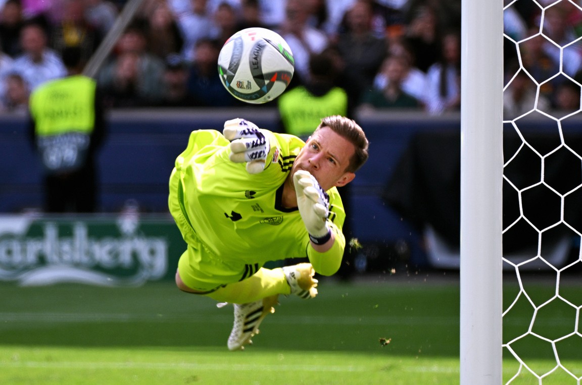 'Barcelona kijkt met twee blikken naar mogelijke rugoperatie Ter Stegen'