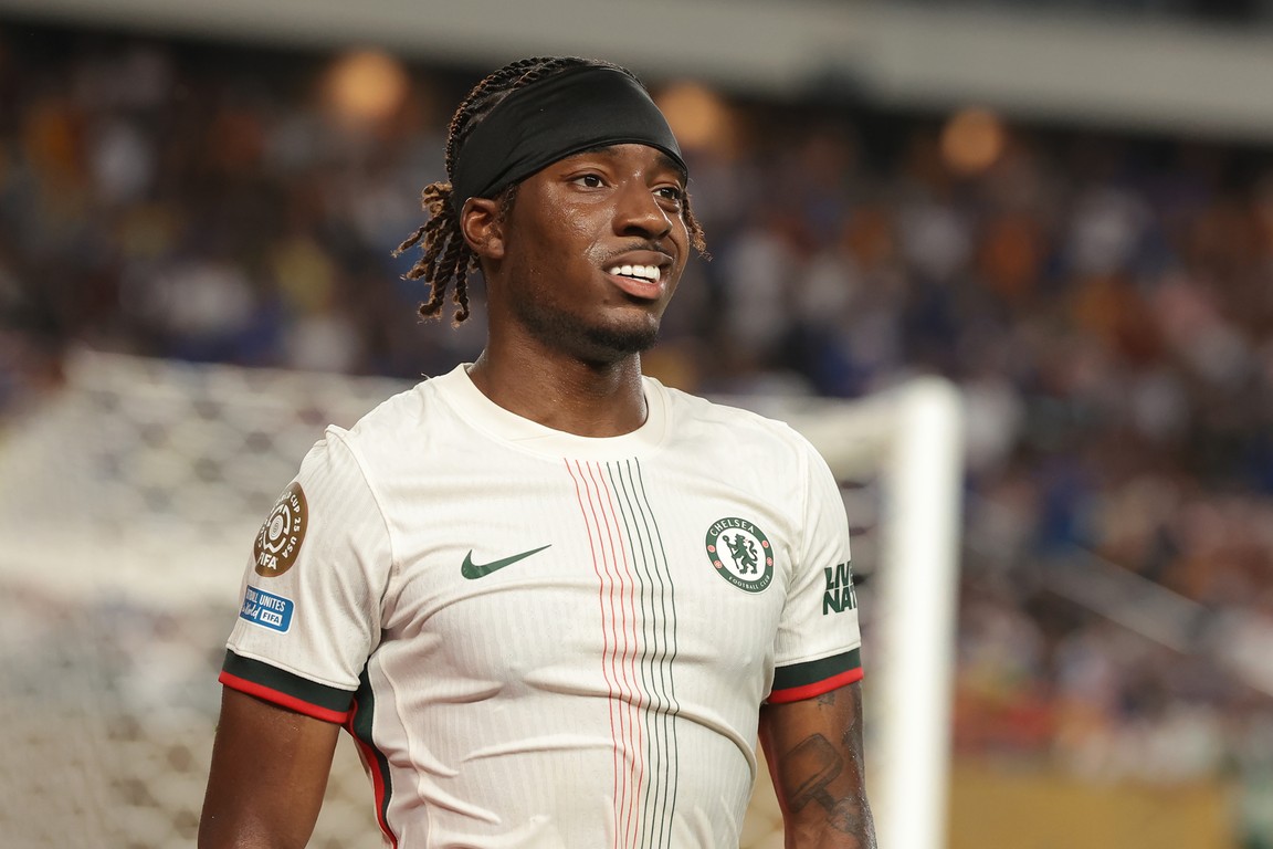 Madueke belde met Timber en wil alle prijzen winnen met Arsenal