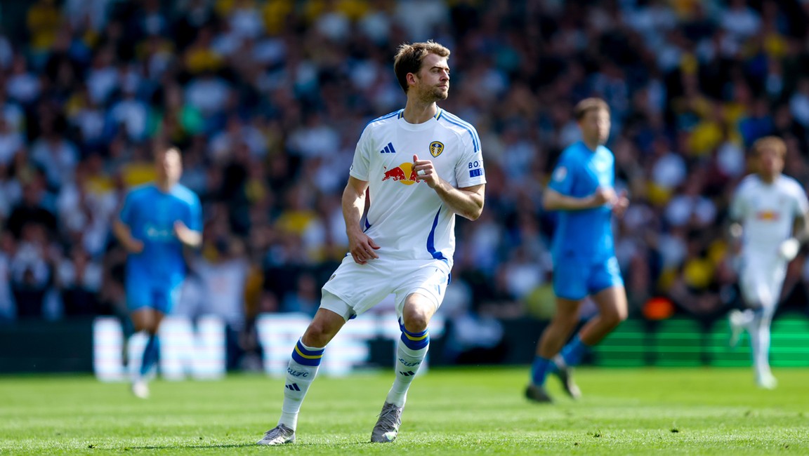 Leeds-manager Farke vertelt concurrent Piroe dat hij mag vertrekken