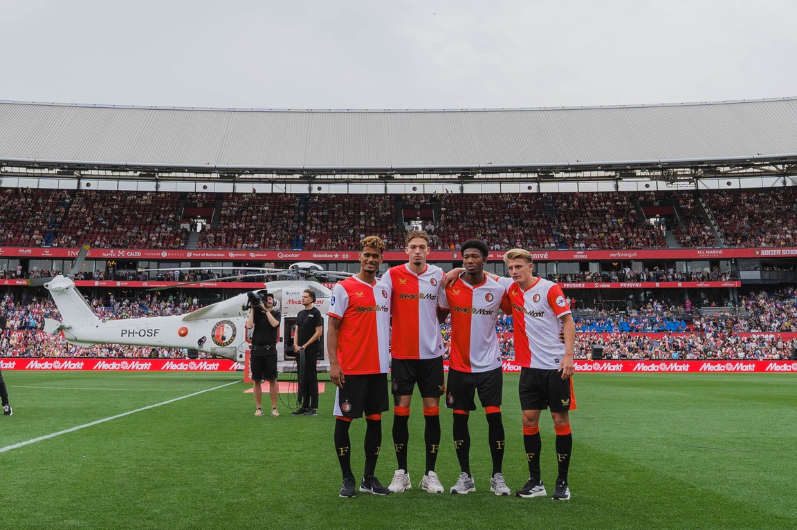 Helikoptervlucht Feyenoord niet zonder zorgen: 'Ik zat er heel erg mee'