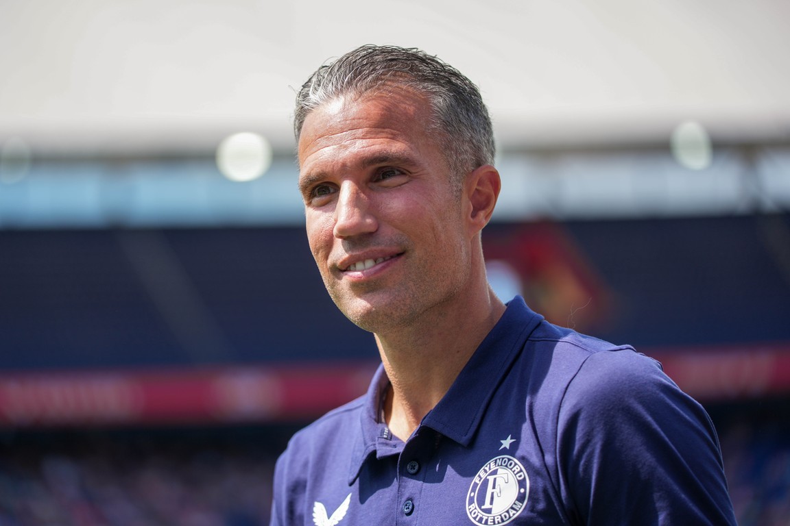 Van Persie blij met Fenerbahçe: 'Stiekem al een beetje op gehoopt'