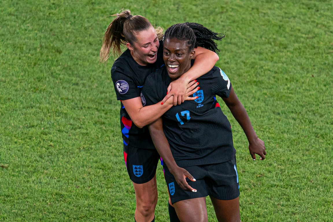 Wiegman opnieuw naar EK-finale met Engeland na miraculeuze escape