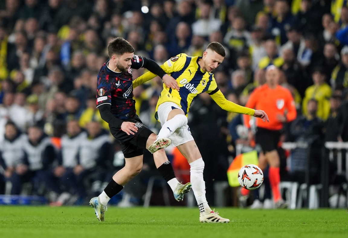 Feyenoord-tegenstander Fenerbahçe imponeert tegen sterrenteam met Bergwijn