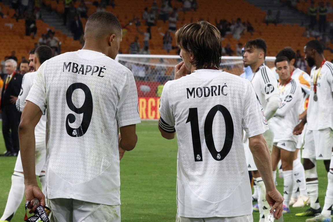 Mbappé hint nadrukkelijk op nieuw rugnummer bij Real Madrid