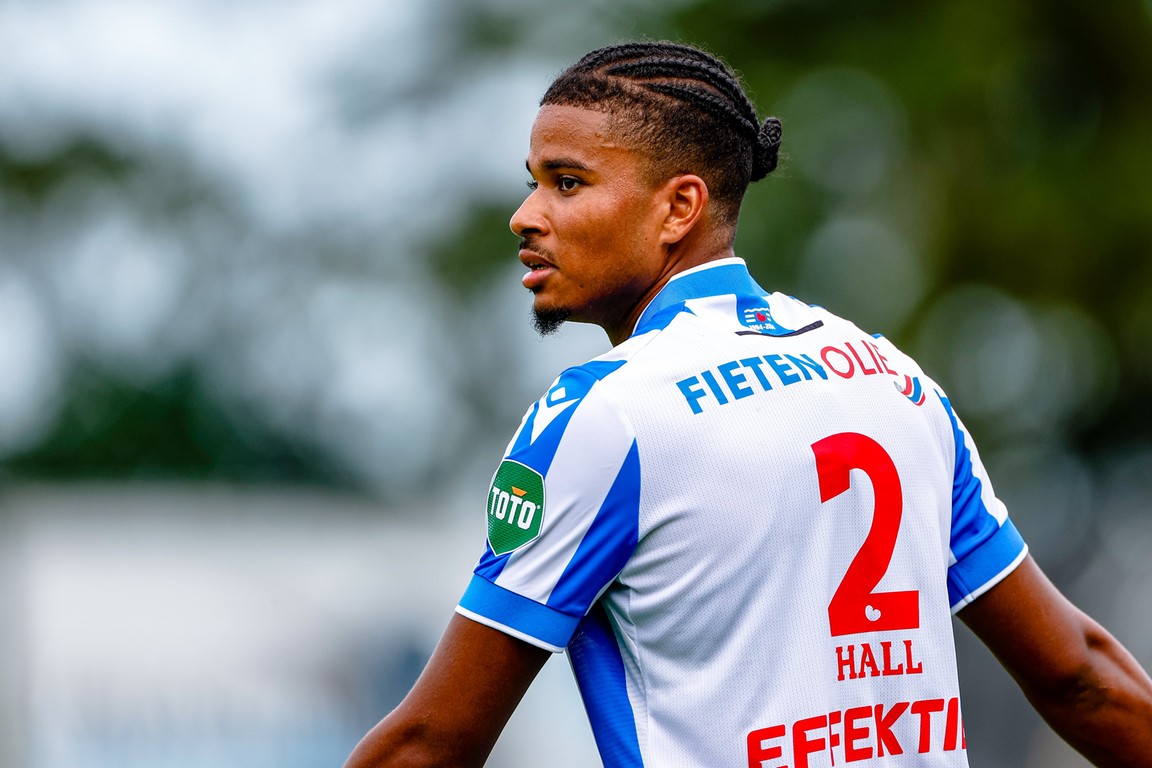 SC Heerenveen zwaait Hall uit na tegengevallen periode