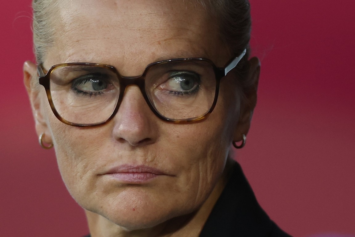 Wiegman: 'Ik krijg ook een hartaanval van de spanning, ik laat het alleen niet zien'