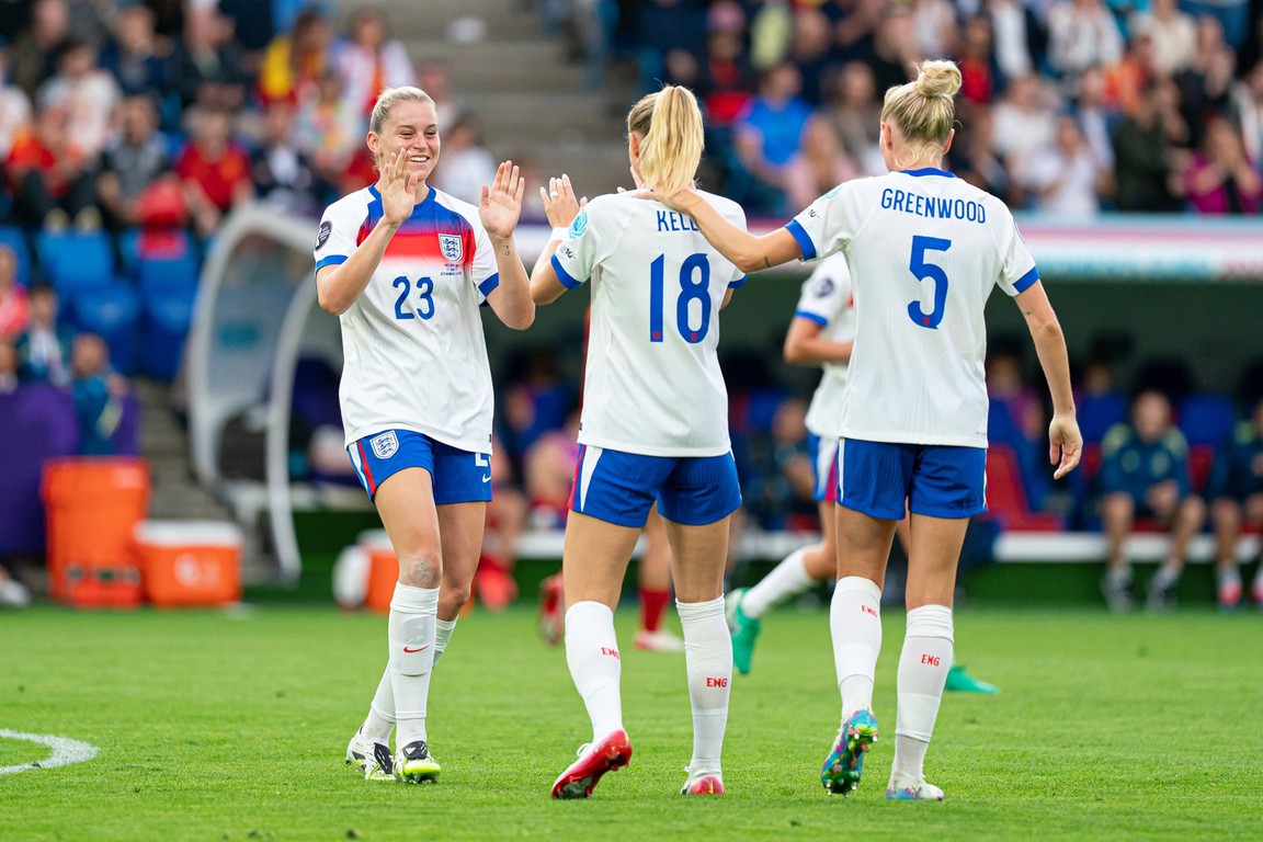 Wiegman voltooit EK-hattrick: Engeland vloert Spanje