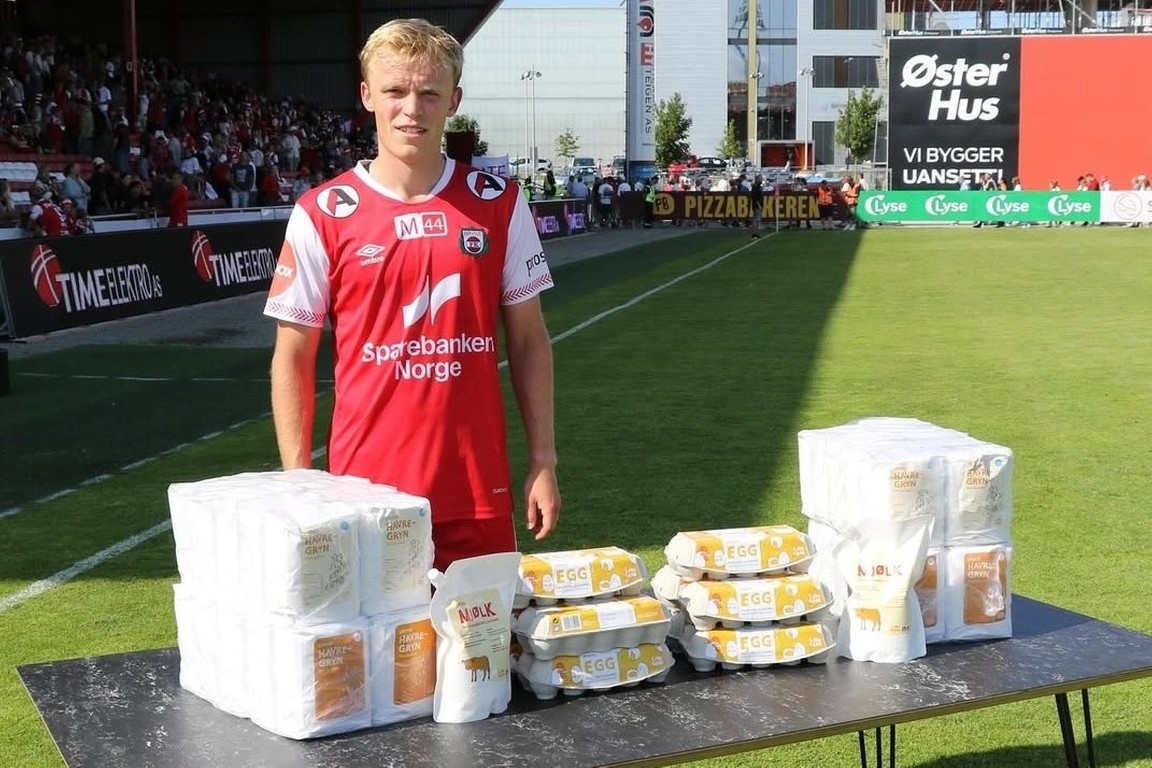 Jan de Boer overtroffen: Noorse MOTM krijgt enorm voedselpakket mee naar huis