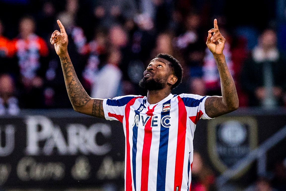 Voetbalavonturier Bokila (36) slaat na vertrek bij Willem II zijn vleugels weer uit