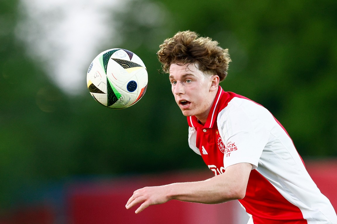Ajax legt negentienjarige Faberski nog twee jaar langer vast