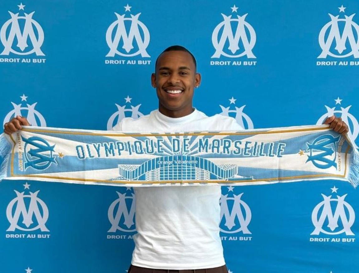 Paixão landt in Marseille: honderden supporters onthalen Feyenoorder