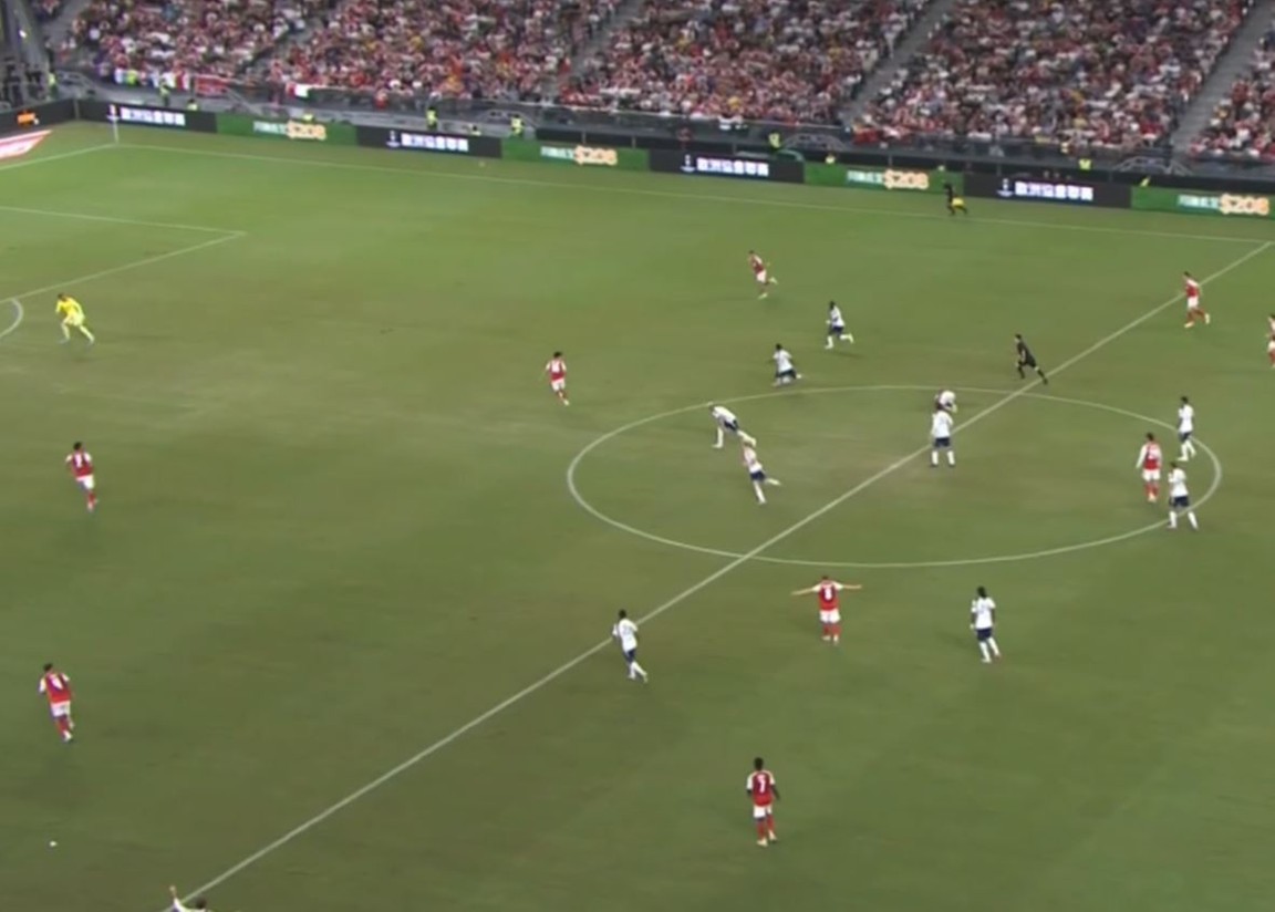 Spurs verslaat Arsenal in burenruzie na weergaloze goal