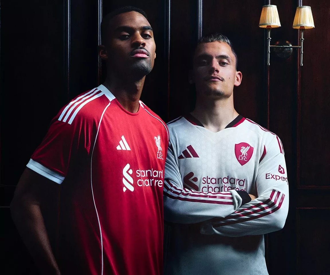 VI Catwalk: Liverpool presenteert nieuwe shirts