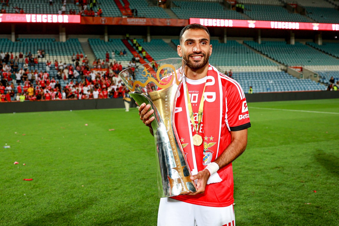 Pavlidis schiet Benfica naar eerste prijs van het seizoen: 'Vorig jaar was pijnlijk'