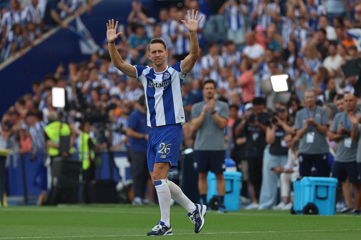 Portugese krant onthult: 'De Jong werd bij Porto ingeschreven als handballer'