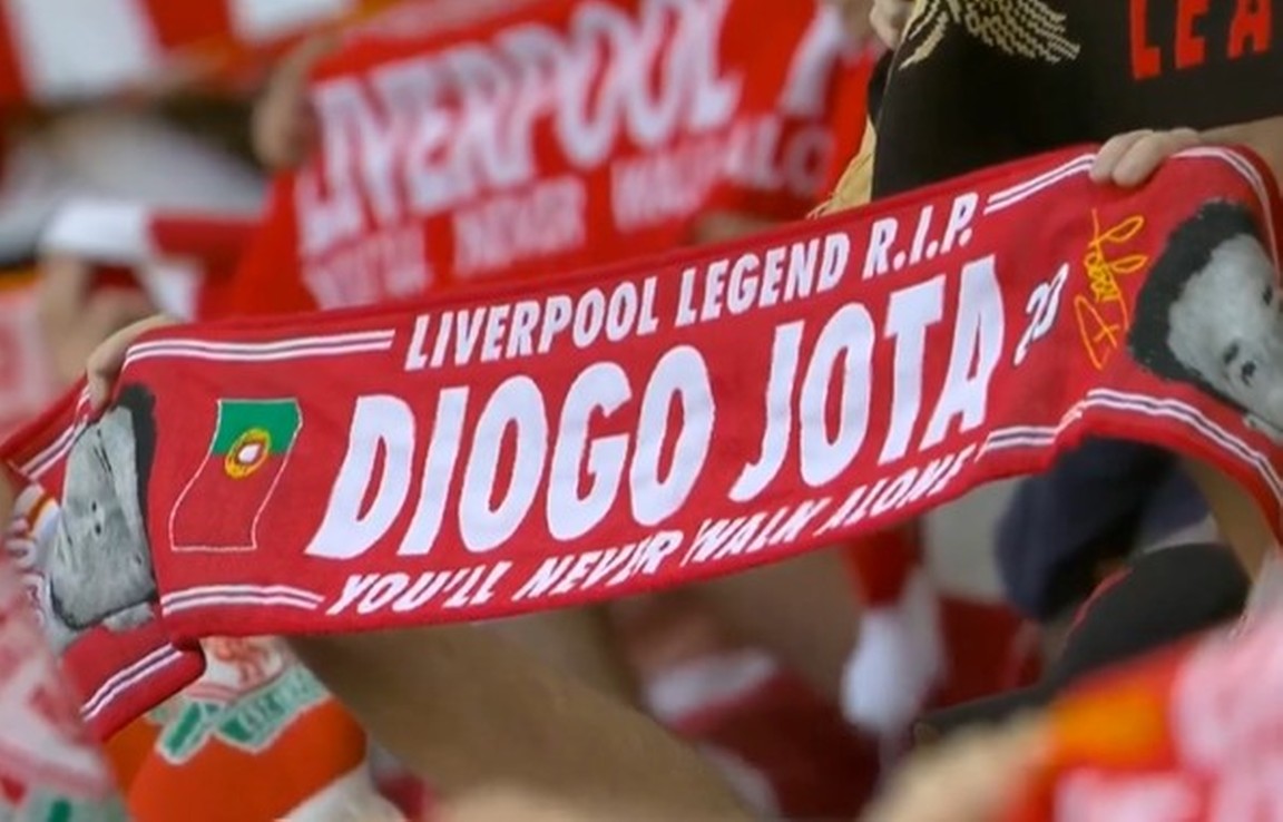 Anfield eert Jota: You'll Never Walk Alone klonk zelden zó emotioneel