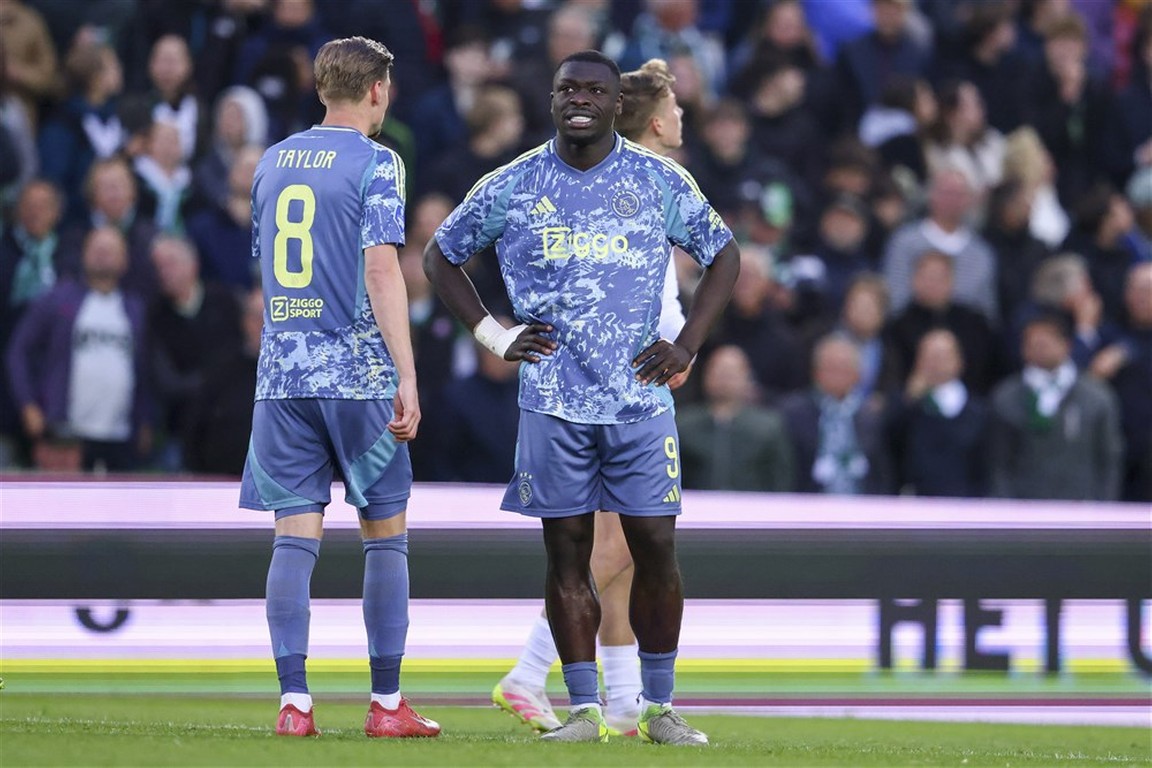 'Brobbey heeft meer kaarten dan goals, dat kan niet voor een Ajax-spits'