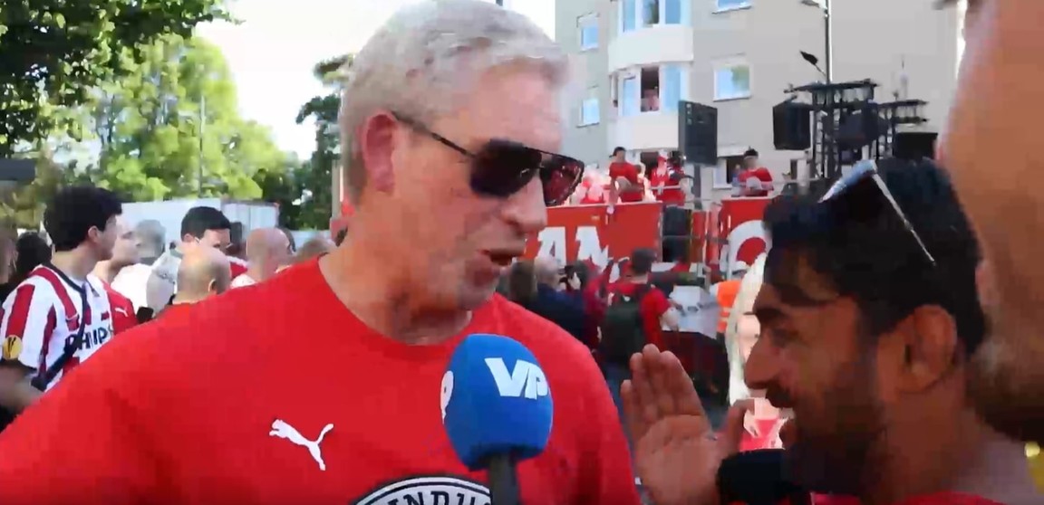 Brands gaat los bij huldiging PSV: 'Je kan niet stil blijven staan'