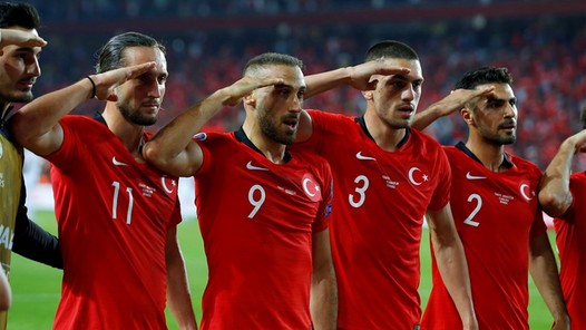 UEFA-onderzoek na ophef over militair saluut van Turks elftal