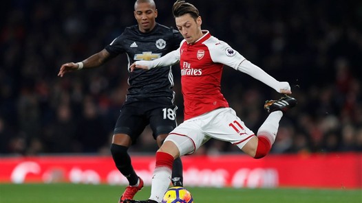 Scholes tipt Arsenal-paria Özil als oplossing voor Manchester United