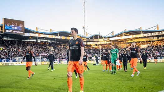 Van Bommel maakt zichzelf kwetsbaar bij zwalkend PSV