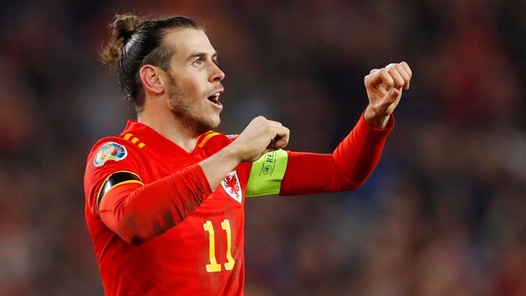 Wales, Golf, Madrid: Bale gooit olie op het vuur met spandoek