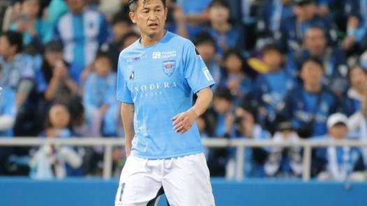 King Kazu (53) gáát maar door: voetbalopa der voetbalopa's speelt nog doodleuk mee