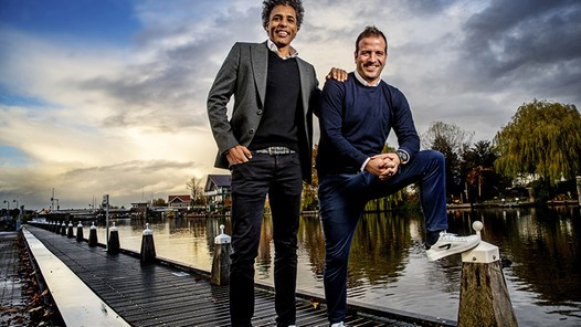 Van Hooijdonk en Van der Vaart over hun nieuwe vak: 'Ajax-fans op mijn dak na Ziyech-advies'